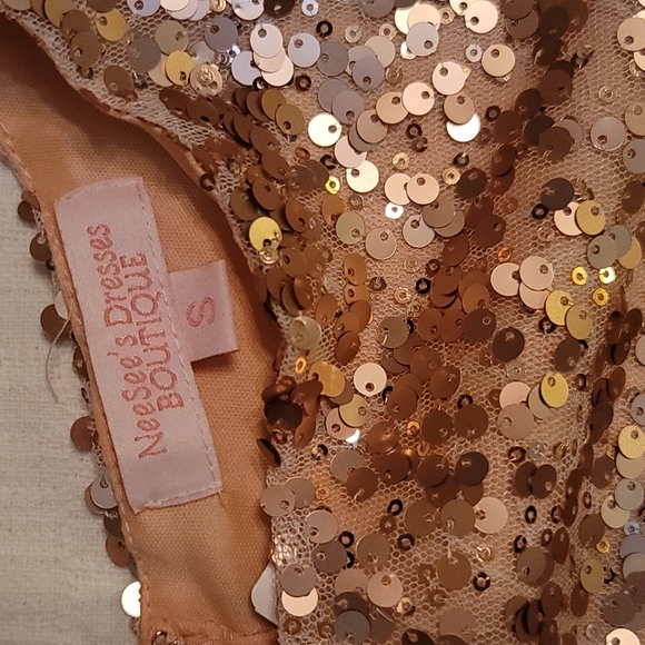 NeeSee's Dresses evening gown rose gold sequins round neck bell sleeves sz small - Picture 4 of 13